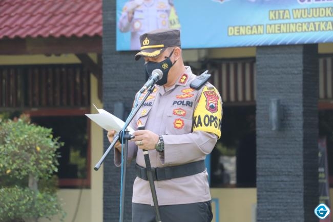 Kapolres Kendal Pimpin Apel Gelar Pasukan Dalam Rangka Operasi Keselamatan Lalu Lintas Candi 2021.